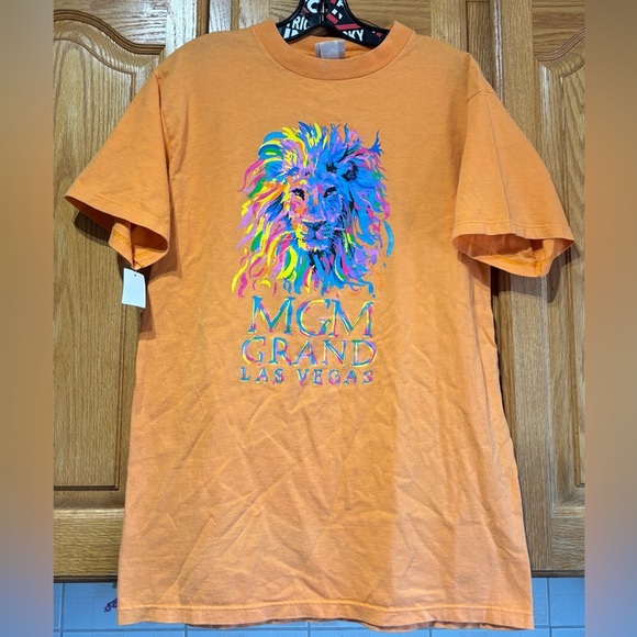 Vintage 1997 MGM Grand Las Vegas Hotel/Casino Orange T-Shirt Large - Picture 1 of 4